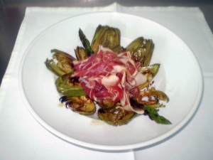 Alcachofas a la plancha con jamón - Restaurante La Aldea Calles